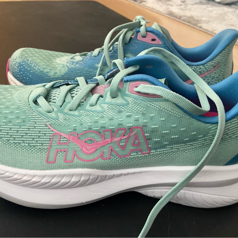 Hoka women’s Mach 6 Running Shoes